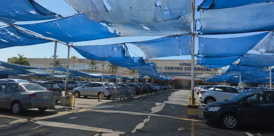 malla-sombra-economica-estacionamiento-rota