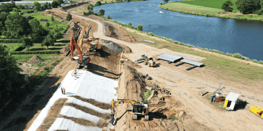 Revestimiento de arcilla geosintética (GCL) como geobarrera para diques
