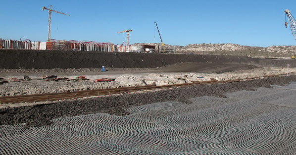 11-_Datei 00833_ES_Case_Study_Saldanha_Oil_Tank_Farm_South_Africa_Embankment_Stability_15-02-2022_Archiv-39