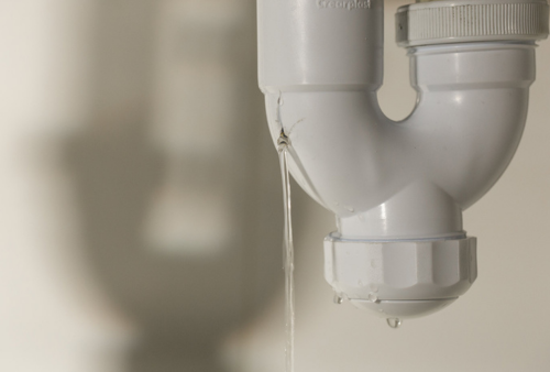 soldadura plastica de tuberia dañada