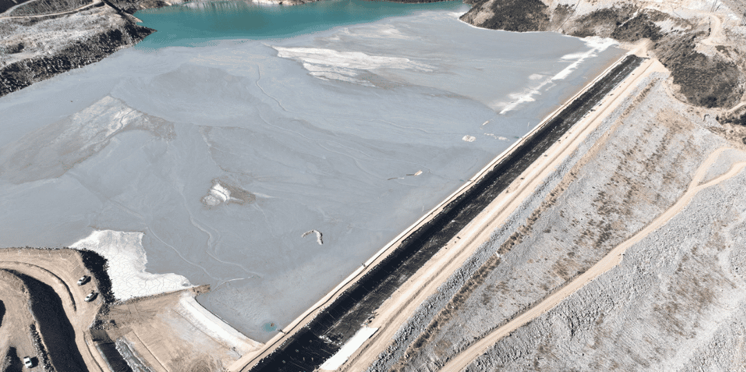 Sistemas de impermeabilización en presas de jales con geosintéticos para la minería.